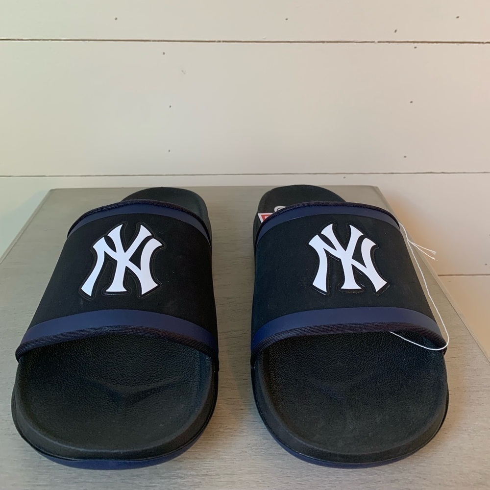 Nike OffCourt New York Yankees Slides Sandals Mens Sz 8 DH7001 002 MLB Baseball
